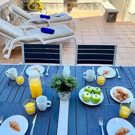 Spacious House With Pool Views And Bbq, Eternal Summer Serenity Dom wakacyjny
